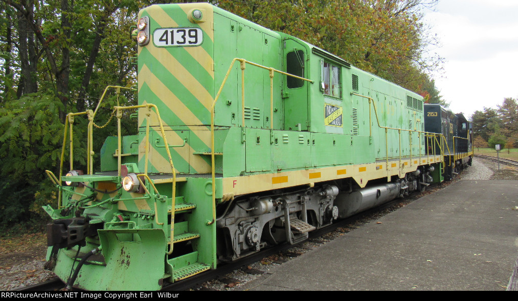 Ohio South Central Railroad (OSCR) 4139 & 2153